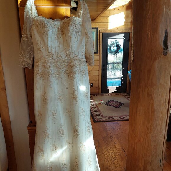 Casablanca Bridal Regal Romance Ivory beaded Sq neck mermaid Dress - Picture 4 of 17